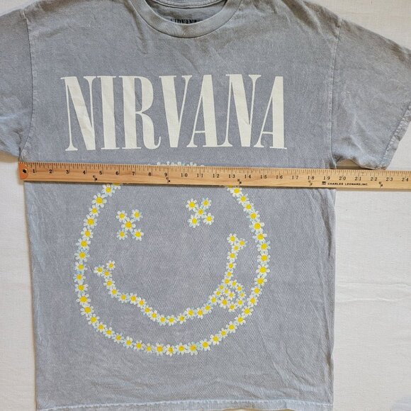 Nirvana Band Tee Womens Small Gray Daisy Smiley Face GAP Rock Grunge Classic - Picture 5 of 5
